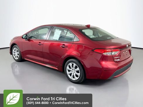 Used 2022 Toyota Corolla LE FWD image 11