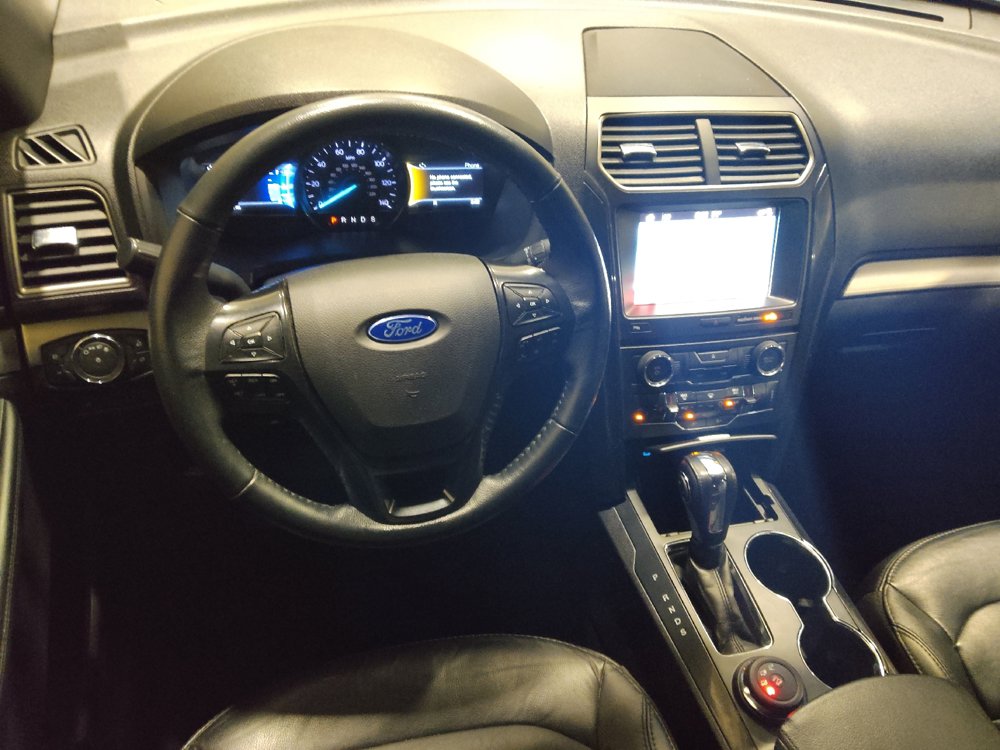 Used 2018 Ford Explorer XLT w/ Equipment Group 202A AWD/4WD image 22