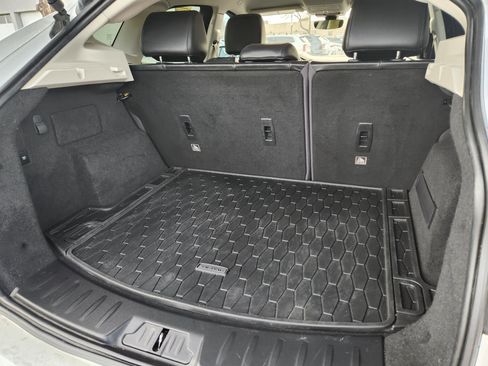 Used 2018 Jaguar E-PACE SE image 14