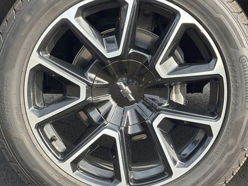 Used 2022 Chevrolet Tahoe RST w/ Luxury Package image 25