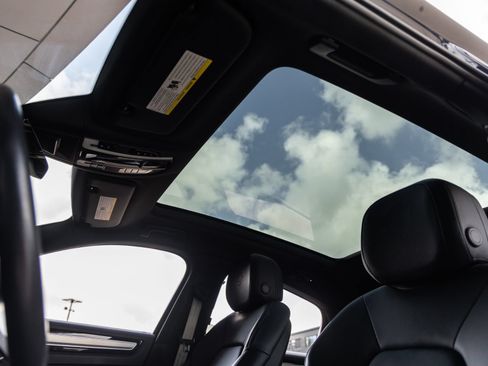 Certified 2023 Porsche Cayenne Platinum Edition AWD/4WD image 25