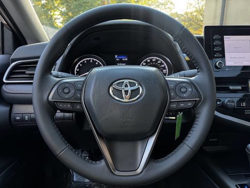 Used 2023 Toyota Camry SE image 17
