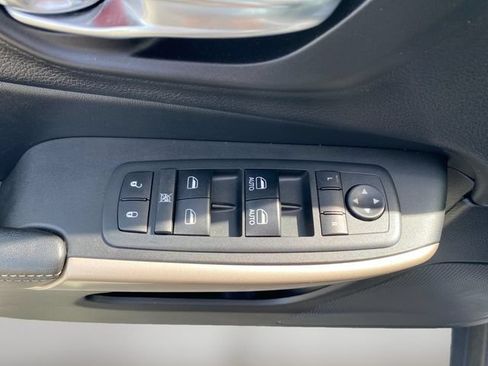 Used 2018 Jeep Cherokee Limited AWD/4WD image 17