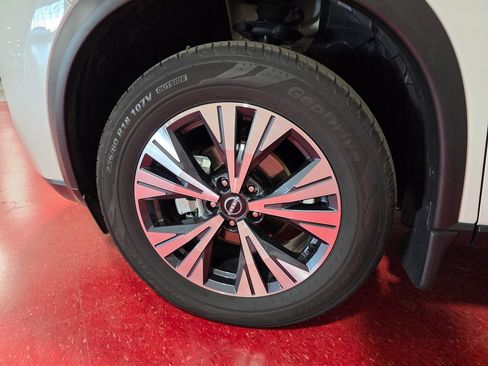 Used 2023 Nissan Rogue SV AWD/4WD image 10