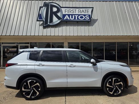 Used 2023 Mitsubishi Outlander SE FWD image 9
