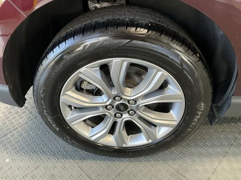 Used 2024 Ford Edge Titanium image 40