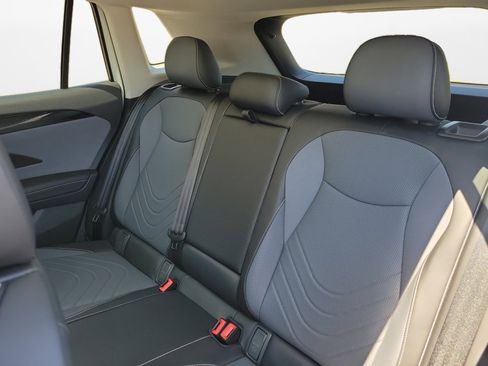 New 2026 Volkswagen Tiguan SE FWD image 12