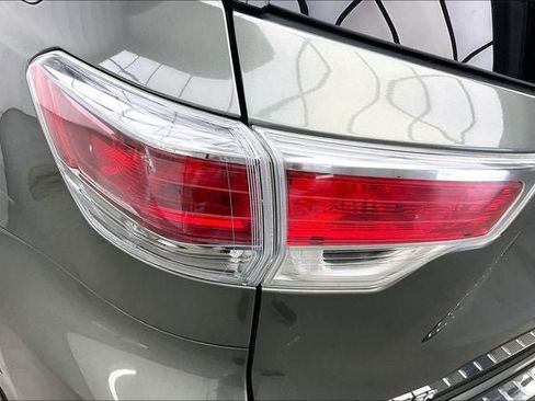 Used 2015 Toyota Highlander XLE AWD/4WD image 27