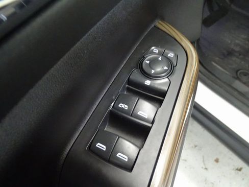 Certified 2023 GMC Acadia SLE w/ Driver Convenience Package image 10