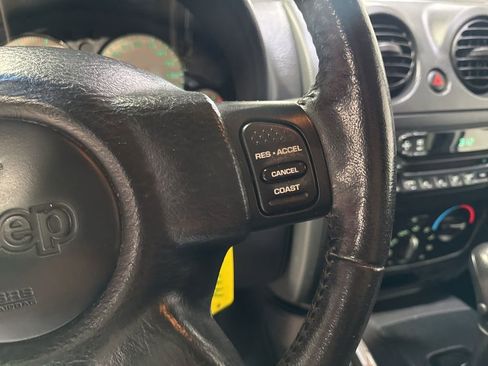 Used 2003 Jeep Liberty Sport image 12