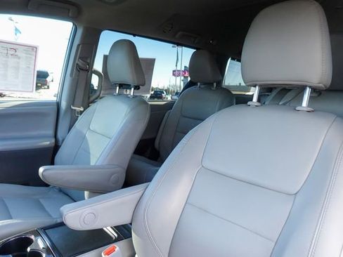 Certified 2019 Toyota Sienna XLE image 27