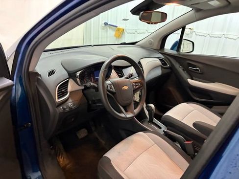Used 2020 Chevrolet Trax LT AWD/4WD image 25