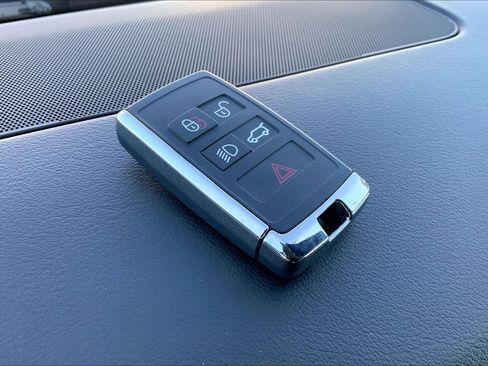 Used 2020 Land Rover Range Rover Sport HST image 14