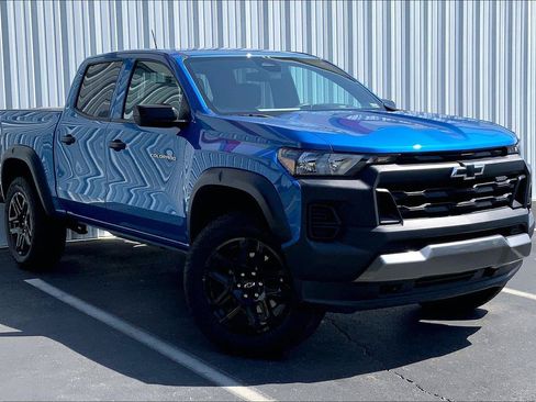 Used 2024 Chevrolet Colorado Trail Boss w/ Advanced Trailering Package AWD/4WD image 2