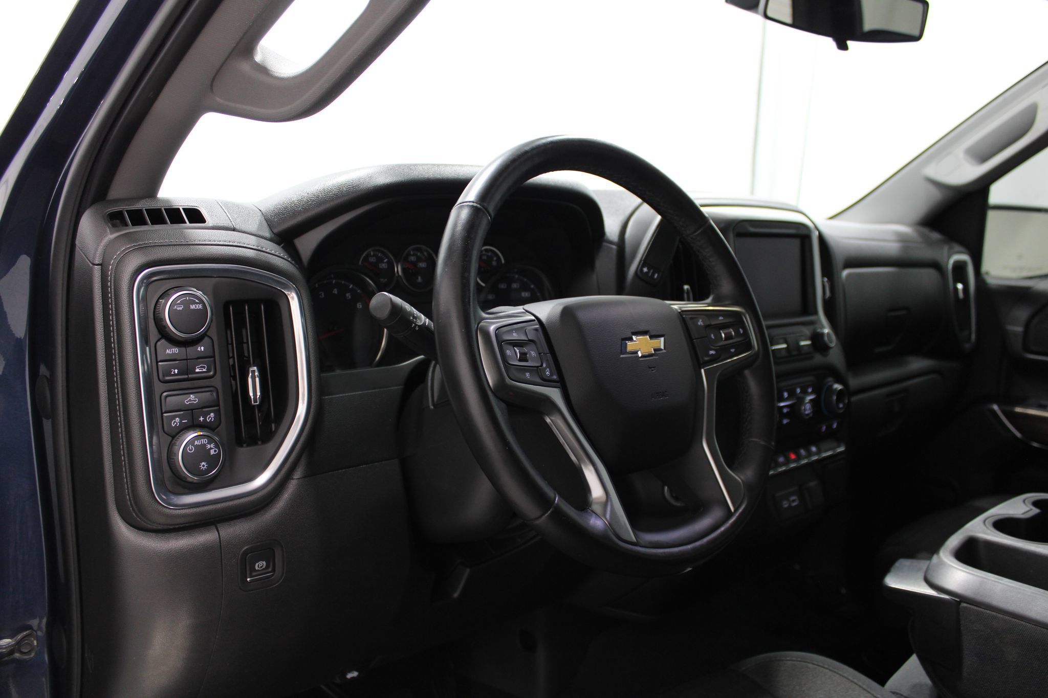 Used 2021 Chevrolet Silverado 1500 LT AWD/4WD image 12