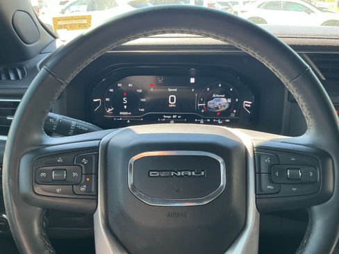 Used 2023 GMC Yukon Denali AWD/4WD image 7