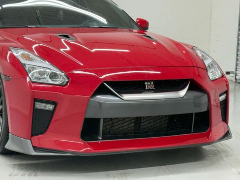 Used 2019 Nissan GT-R Premium w/ Premium Interior Package image 40