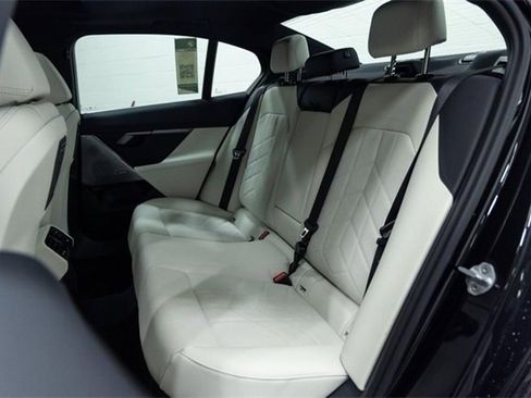 New 2026 BMW 530i xDrive w/ Premium Package image 25