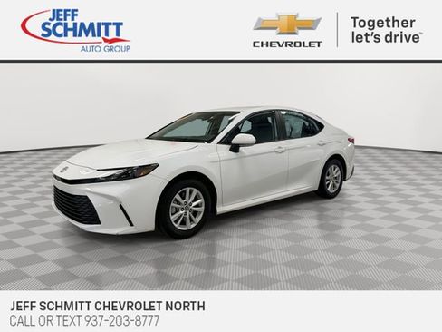 Used 2025 Toyota Camry LE image 5