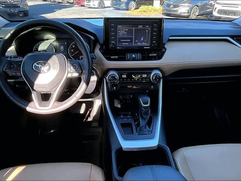 Used 2022 Toyota RAV4 XLE Premium image 15