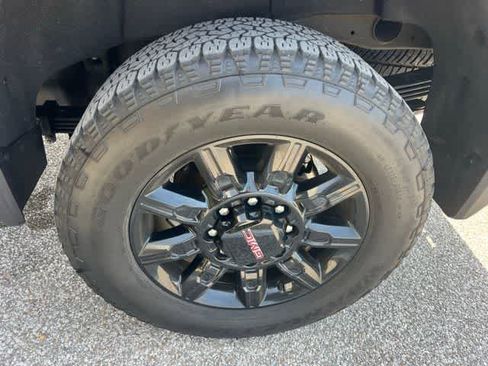 Used 2024 GMC Sierra 2500 AT4 w/ AT4 Premium Plus Package image 8