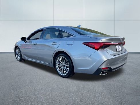 Used 2019 Toyota Avalon Limited image 7