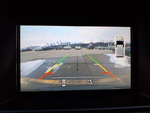 Used 2019 Ford Explorer XLT image 16