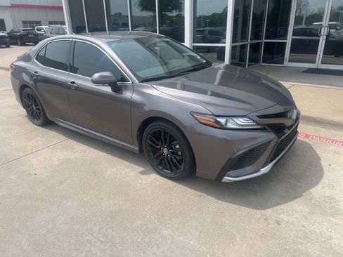 Used 2023 Toyota Camry XSE image 3