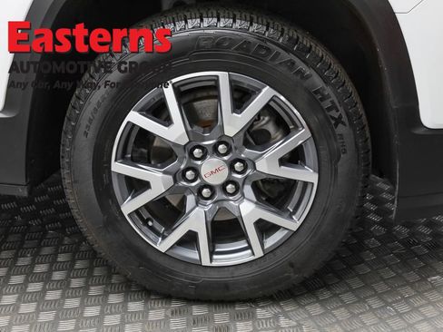 Used 2023 GMC Acadia SLT image 36