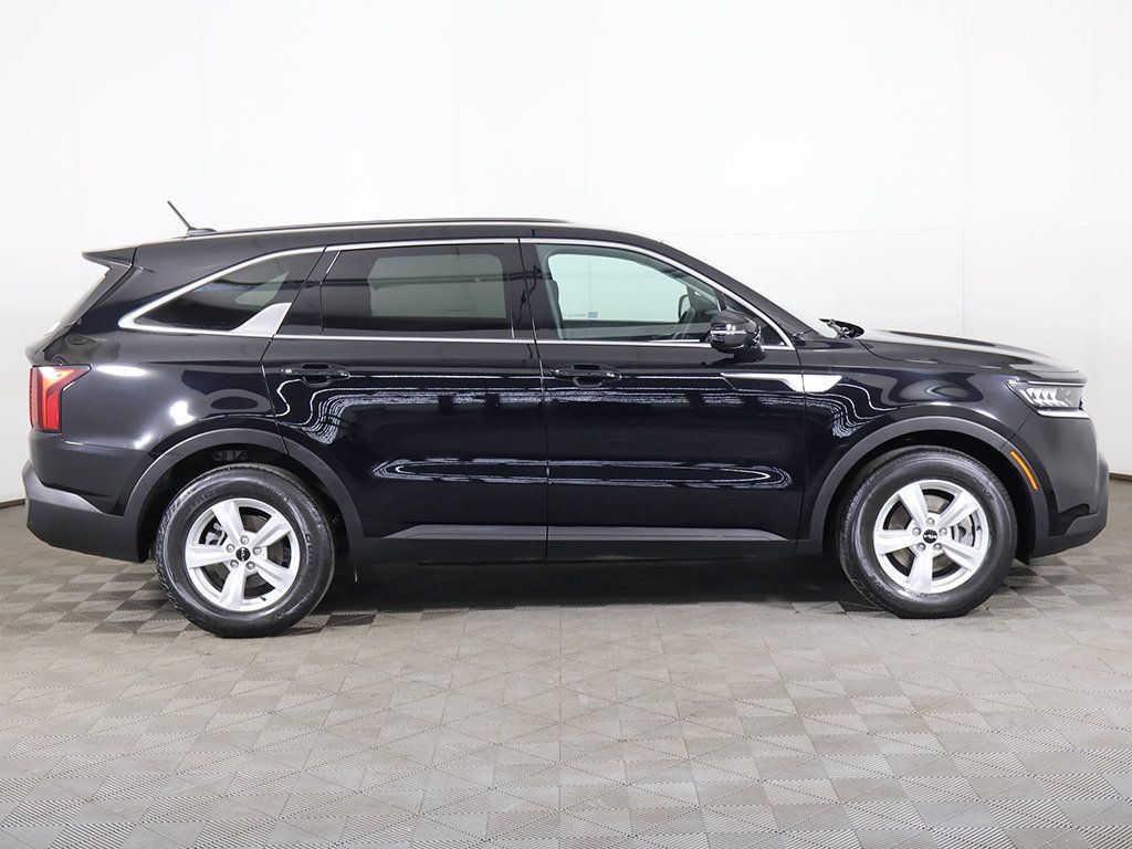 Used 2023 Kia Sorento LX FWD image 18