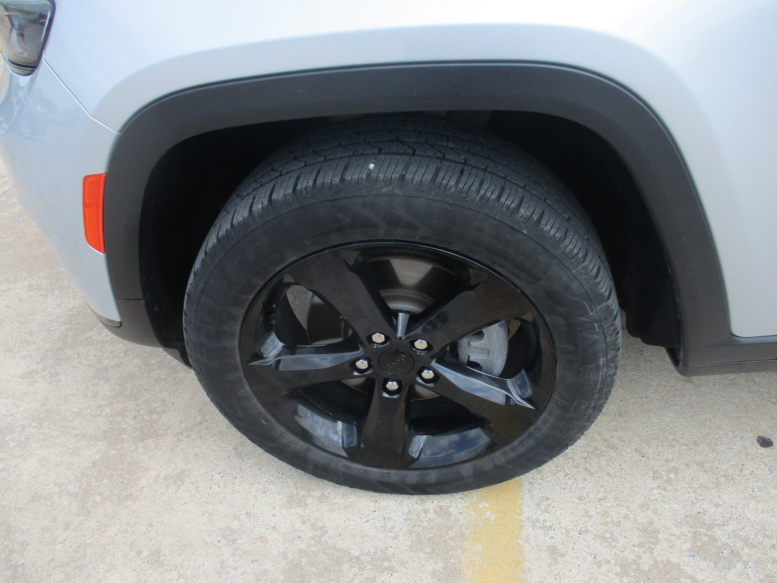 Used 2021 Jeep Grand Cherokee L Laredo AWD/4WD image 3