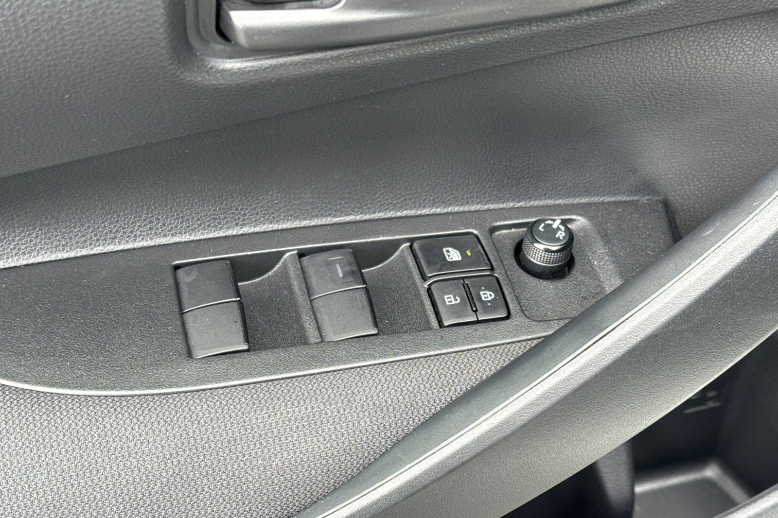 Used 2023 Toyota Corolla LE w/ LE Convenience Package FWD image 15