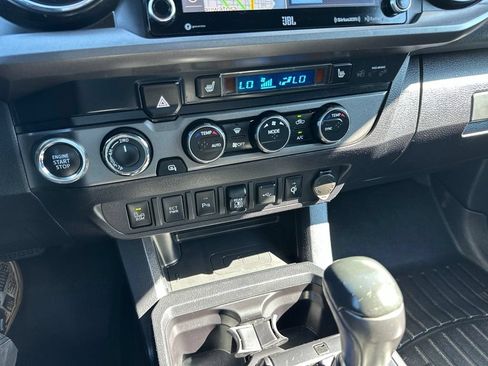 Used 2020 Toyota Tacoma TRD Sport w/ TRD Premium Sport Package AWD/4WD image 33