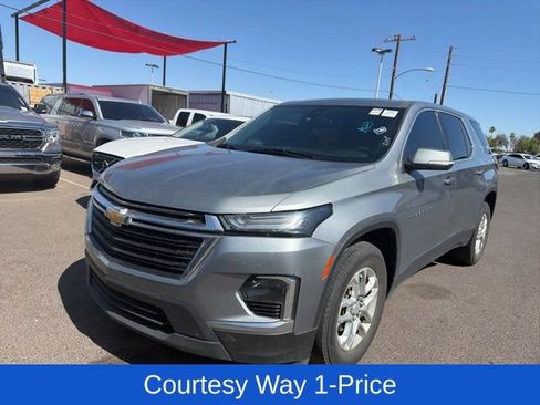 Used 2023 Chevrolet Traverse LS w/ Safety Package FWD image 4