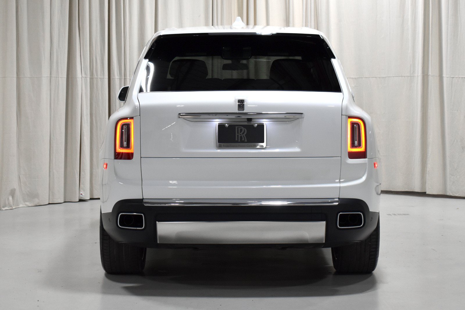 Certified 2023 Rolls-Royce Cullinan AWD/4WD image 9