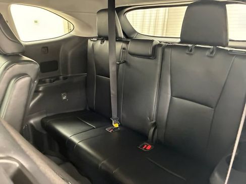 Used 2022 Toyota Highlander XLE AWD/4WD image 18