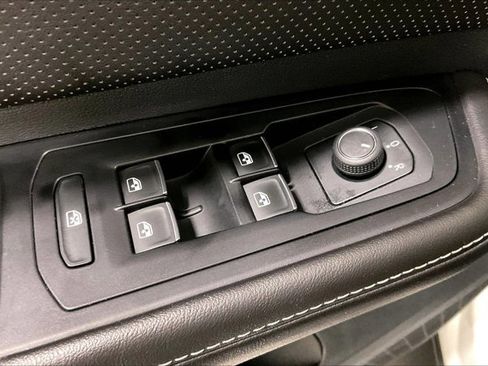 Used 2024 Volkswagen Atlas SE image 40