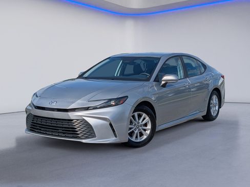 Used 2025 Toyota Camry LE FWD image 2