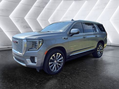 Used 2021 GMC Yukon Denali w/ Denali Premium Package AWD/4WD image 3