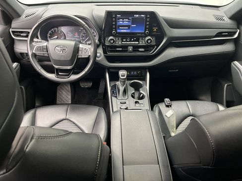 Used 2022 Toyota Highlander XSE AWD/4WD image 4