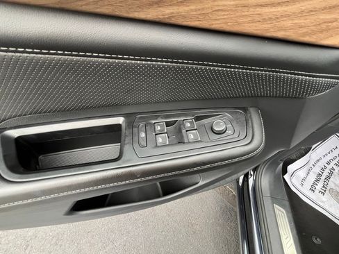 Used 2024 Volkswagen Atlas SE image 13