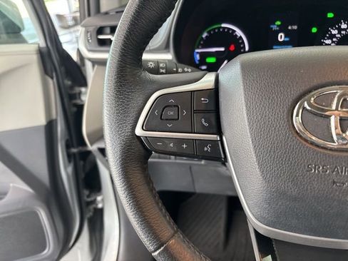 Used 2021 Toyota Sienna XLE image 30