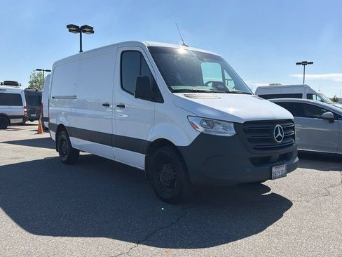 Used 2025 Mercedes-Benz Sprinter 2500 image 4