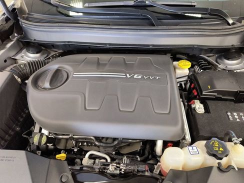Used 2020 Jeep Cherokee Trailhawk AWD/4WD image 20