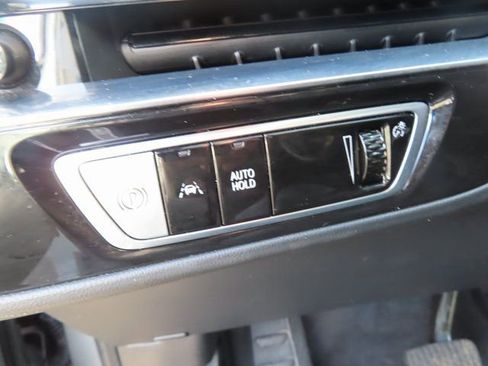 Used 2024 Cadillac Lyriq Luxury image 37