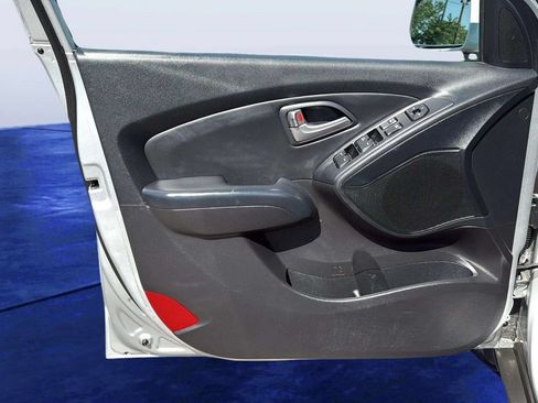 Used 2012 Hyundai Tucson Limited AWD/4WD image 16