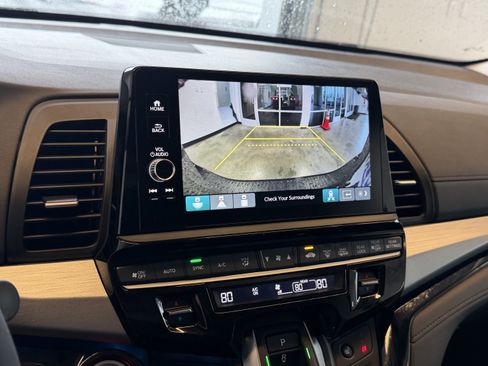 New 2026 Honda Odyssey Touring image 11