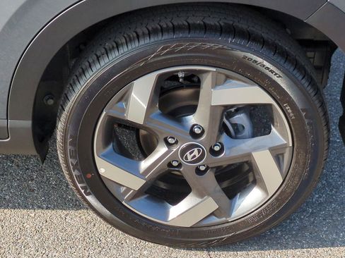 Used 2025 Hyundai Venue SEL image 32