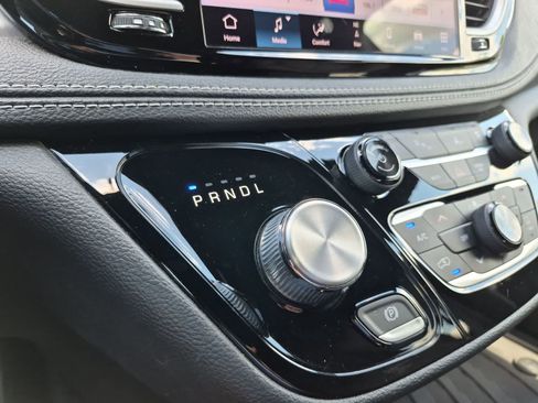 Used 2021 Chrysler Pacifica Touring-L w/ Uconnect Theater Family Group FWD image 33