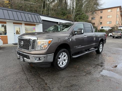 Used 2017 Nissan Titan SV image 1